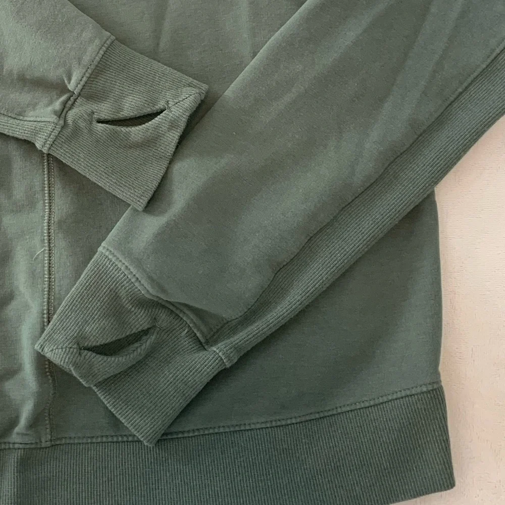 all in motion Cropped Sweatshirt with Pockets - Picture 5 of 7